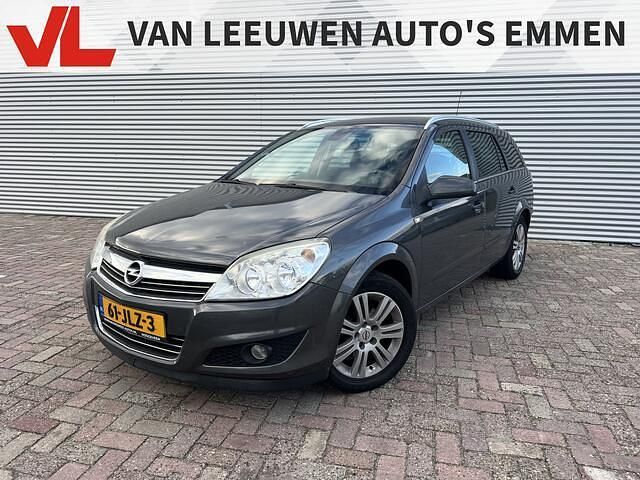 Grijs Gebruikt 2009 Opel Astra Cosmo Stationwagen | € 2.948 (Eerlijke prijs) - Afbeelding 1/4