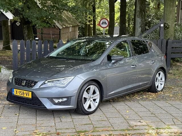 Grijs Gebruikt 2013 Seat Leon Business Hatchback | € 8.995 (Eerlijke prijs) - Afbeelding 1/4