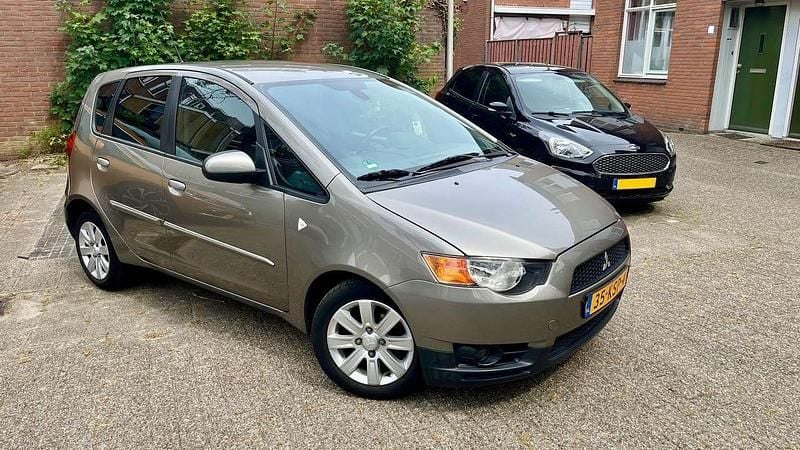 Grijs Gebruikt 2010 Mitsubishi Colt Edition Stationwagen | € 1.700 - Afbeelding 1/4