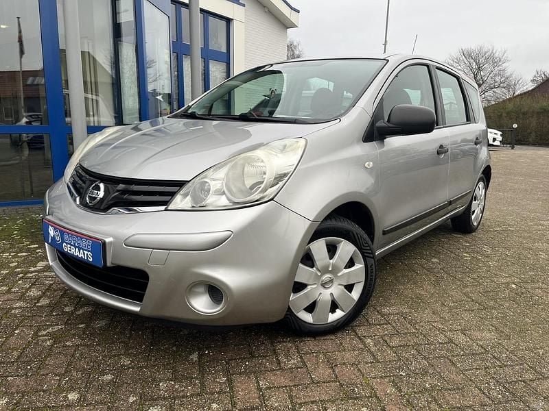 Grijs Occasion 2013 Nissan Note Visia MPV | € 3.950 (Eerlijke prijs) - Afbeelding 1/4