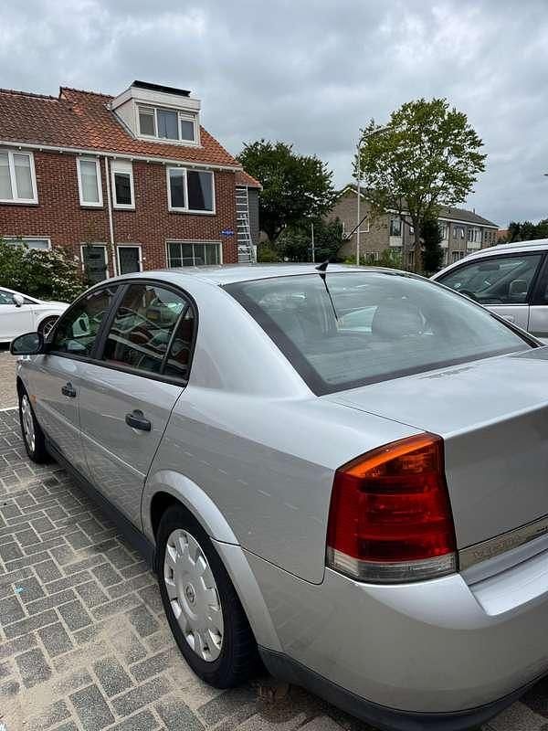 Grijs Gebruikt 2002 Opel Vectra Comfort Sedan | € 2.000 (Iets duurder) - Afbeelding 1/4