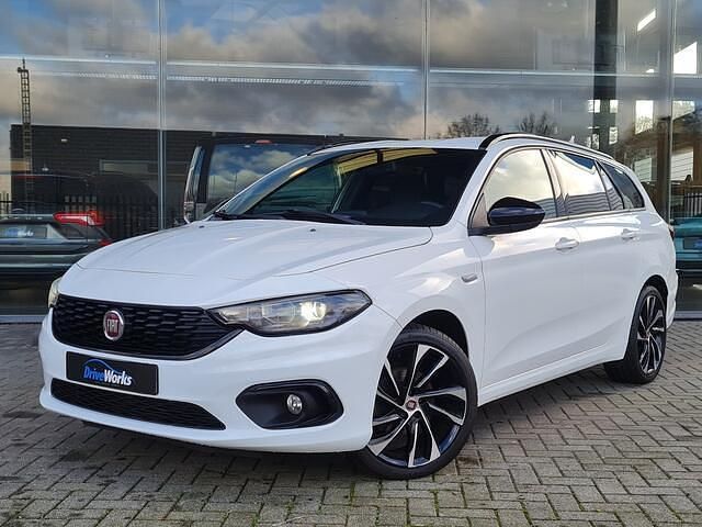 Wit, metallic lak Gebruikt 2020 Fiat Tipo S Stationwagen | € 15.798 (Eerlijke prijs) - Afbeelding 1/4