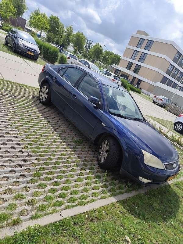Blauw Gebruikt 2004 Ford Mondeo Hatchback | € 450 (Super prijs) - Afbeelding 1/4