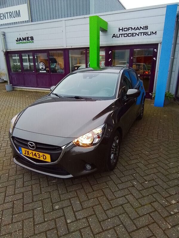 Bruin Gebruikt 2016 Mazda 2 Hatchback | € 13.950 (Iets duurder) - Afbeelding 1/4