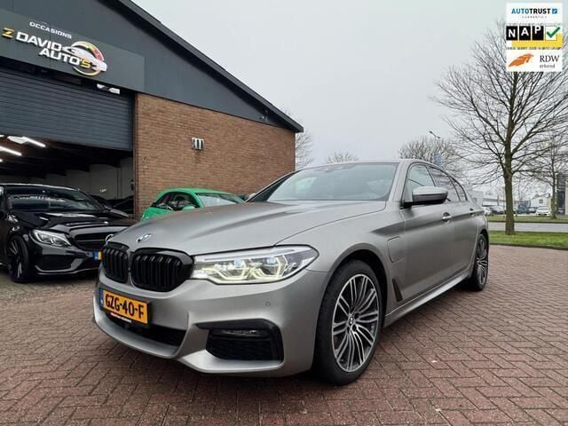 Grijs Gebruikt 2020 BMW 530e Executive Sedan | € 32.500 (Goede deal) - Afbeelding 1/4