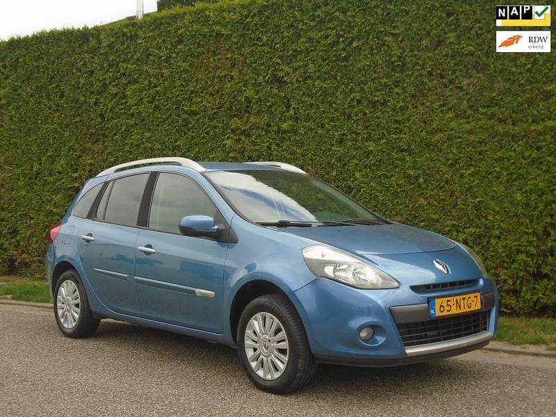 Blauw Gebruikt 2010 Renault Clio GrandTour Collection Stationwagen | € 2.950 (Eerlijke prijs) - Afbeelding 1/4