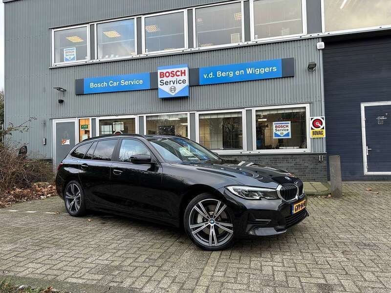 Zwart Gebruikt 2021 BMW 330e Executive Stationwagen | € 33.950 (Super prijs) - Afbeelding 1/4