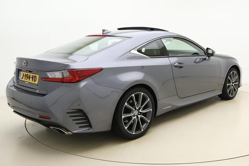 Occasion Lexus RC300h Sport Line 223 PK (164 kW) 2019 Grijs Coupé