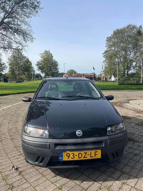 Occasion 2000 Fiat Punto Sedan | € 800 (Eerlijke prijs) - Afbeelding 1/4