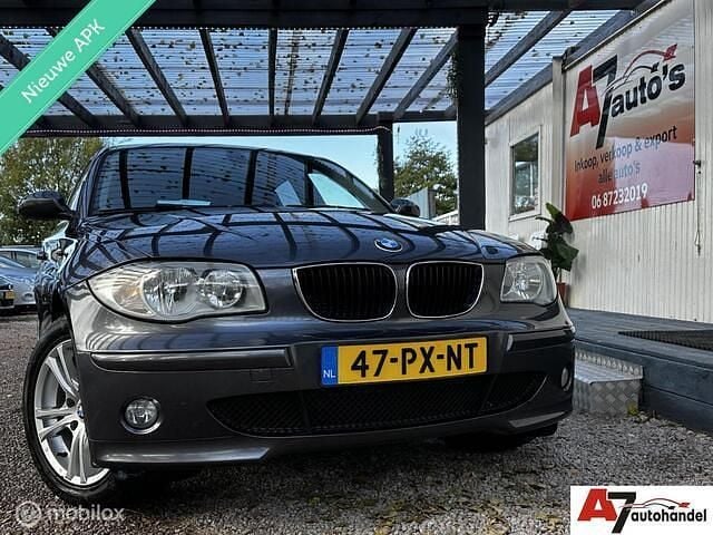 Grijs Gebruikt 2005 BMW 120 Executive Hatchback | € 2.499 (Eerlijke prijs) - Afbeelding 1/4
