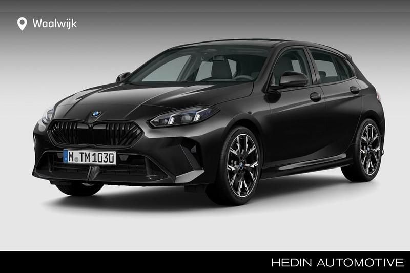 Zwart Nieuw 2026 BMW 120 Shadowline Hatchback | € 56.887 - Afbeelding 1/2