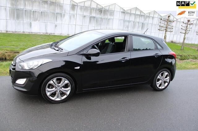 Zwart Occasion 2016 Hyundai i30 Hatchback | € 9.750 (Eerlijke prijs) - Afbeelding 1/4