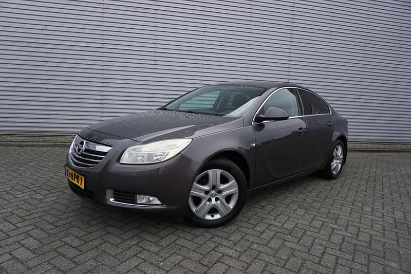 Sedan Gebruikt 2009 Opel Insignia Edition Sedan | € 5.450 (Eerlijke prijs) - Afbeelding 1/4
