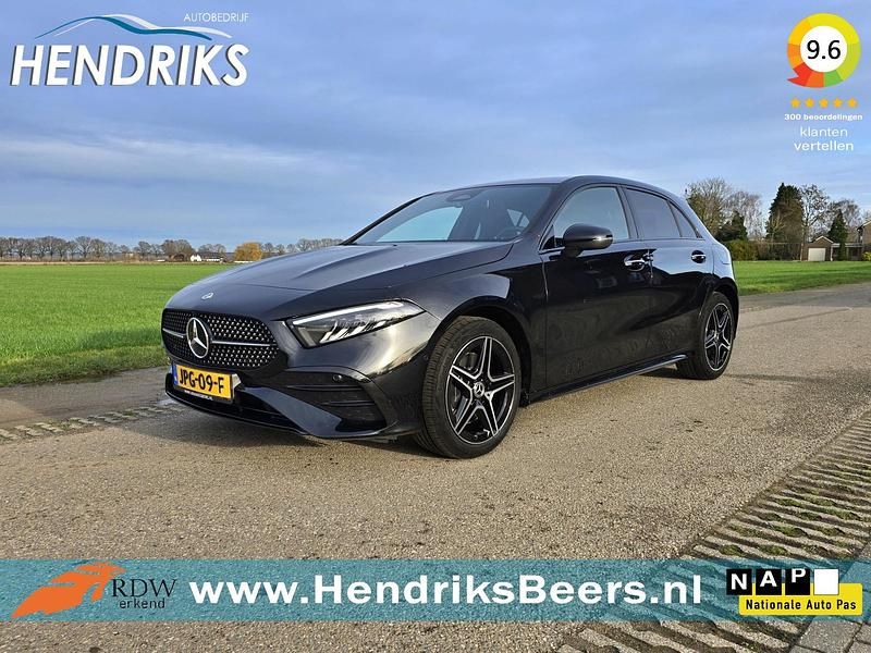 Zwart Gebruikt 2025 Mercedes A250 AMG line Hatchback | € 39.749 (Eerlijke prijs) - Afbeelding 1/4