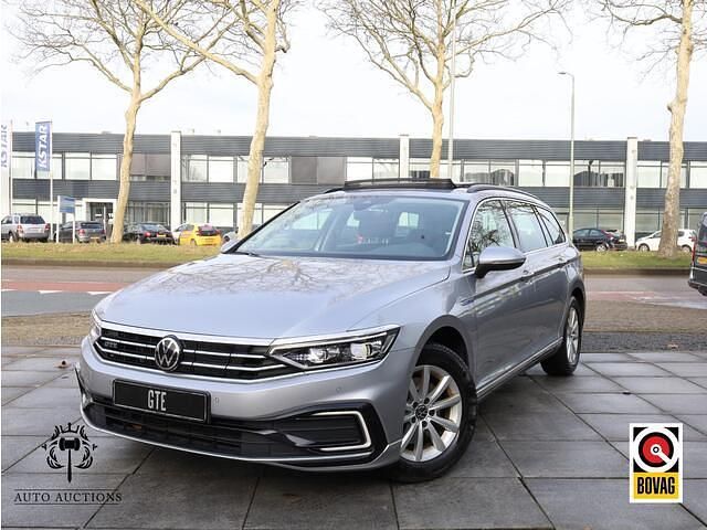 Zilver Occasion 2021 VW Passat GTE Stationwagen | € 19.950 (Goede deal) - Afbeelding 1/4