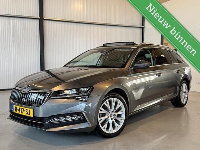 Grijs Occasion 2022 Skoda Superb Business Line Stationwagen | € 23.950 (Goede deal) - Afbeelding 1/4