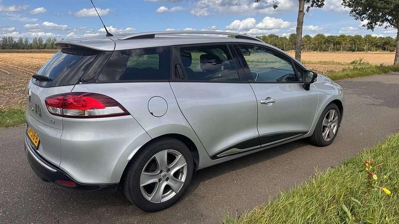 Occasion Renault Clio GrandTour Expression 90 PK (66 kW) 2015 Zilver Stationwagen