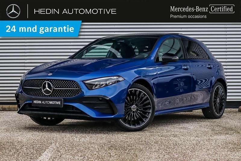 Blauw Gebruikt 2024 Mercedes A250 AMG line Hatchback | € 39.900 (Iets duurder) - Afbeelding 1/3