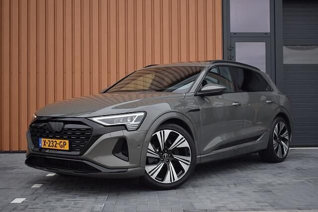 Grijs Gebruikt 2023 Audi Q8 e-tron SUV | € 59.900 (Iets duurder) - Afbeelding 1/4