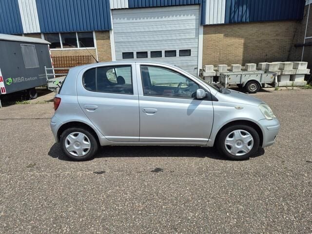 Occasion Toyota Yaris 87 PK (63 kW) 2005 Grijs Hatchback
