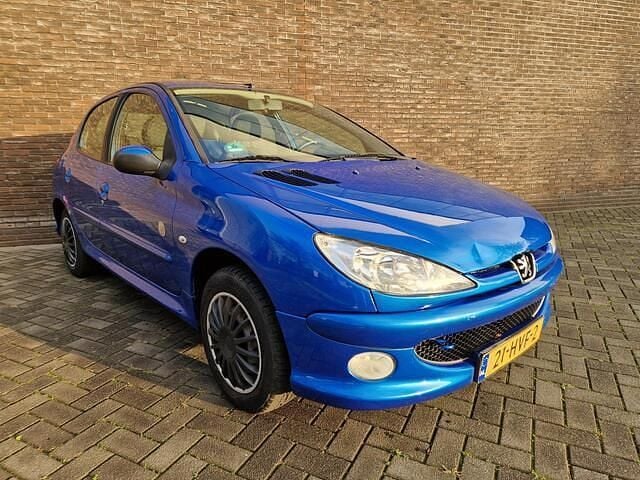 Blauw (metallic) Gebruikt 2009 Peugeot 206 Hatchback | € 2.195 (Goede deal) - Afbeelding 1/4