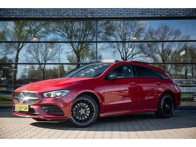 Rood Occasion 2022 Mercedes CLA250e Shooting Brake AMG line Stationwagen | € 29.950 (Super prijs) - Afbeelding 1/3