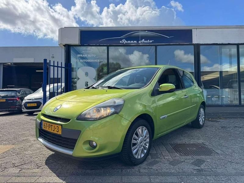 Groen Gebruikt 2011 Renault Clio II Collection Hatchback | € 2.950 (Eerlijke prijs) - Afbeelding 1/4