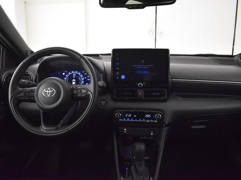 Occasion Toyota Yaris Hybrid Executive 131 PK (96 kW) 2024 Grijs Hatchback