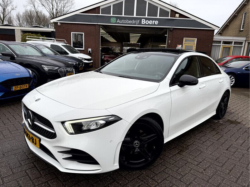 Wit Gebruikt 2019 Mercedes A180 AMG Sedan | € 24.450 (Iets duurder) - Afbeelding 1/4