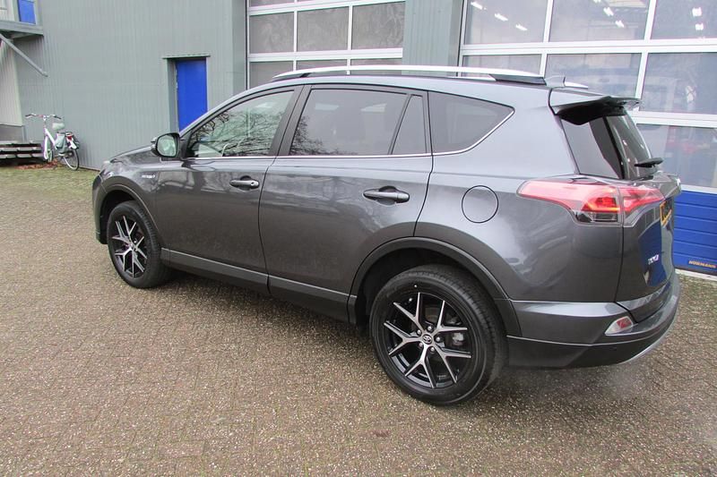 Occasion Toyota RAV4 Hybrid Style 197 PK (144 kW) 2017 Grijs, metallic lak SUV