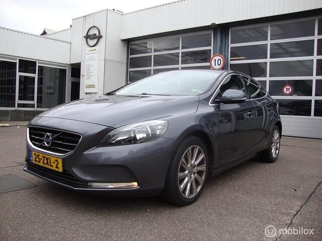 Grijs Occasion 2013 Volvo V40 Momentum Stationwagen | € 9.450 (Eerlijke prijs) - Afbeelding 1/4