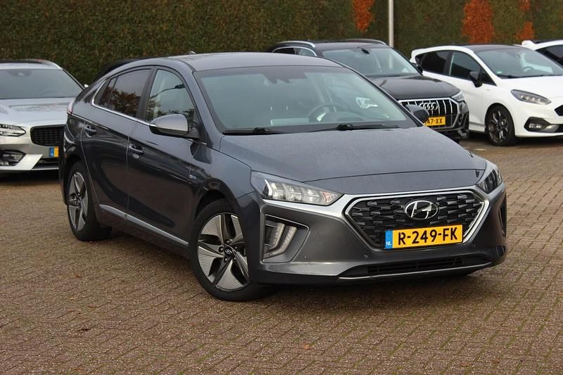 Grijs Gebruikt 2019 Hyundai Ioniq Premium Hatchback | € 16.999 (Goede deal) - Afbeelding 1/4
