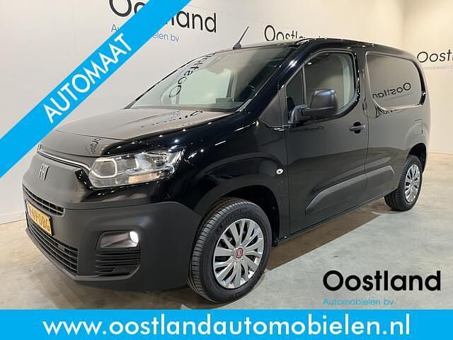 Zwart Gebruikt 2023 Fiat Doblò MPV | € 17.950 (Eerlijke prijs) - Afbeelding 1/4