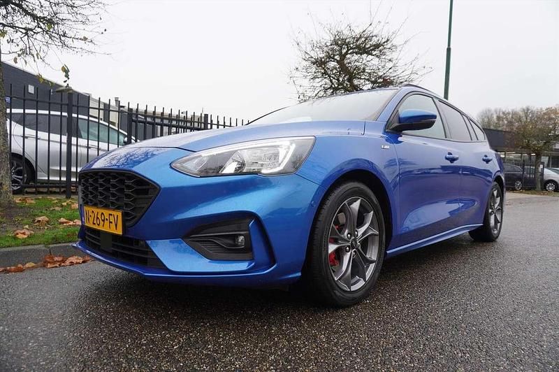 Blauw (metallic) Gebruikt 2021 Ford Focus Business Edition Stationwagen | € 15.945 (Eerlijke prijs) - Afbeelding 1/4