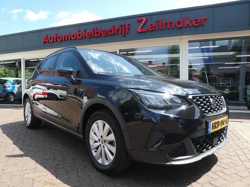 Zwart Gebruikt 2023 Seat Arona Business SUV | € 18.490 (Eerlijke prijs) - Afbeelding 1/4