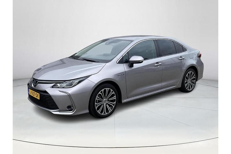 Grijs Gebruikt 2021 Toyota Corolla Sedan | € 22.400 (Eerlijke prijs) - Afbeelding 1/1