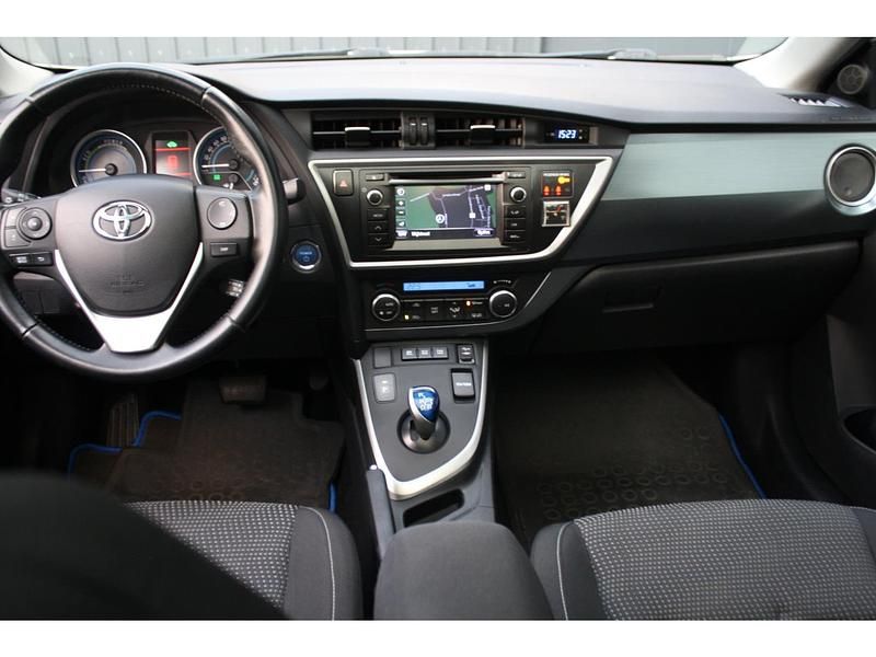 Occasion Toyota Auris Executive 99 PK (72 kW) 2013 Wit Stationwagen