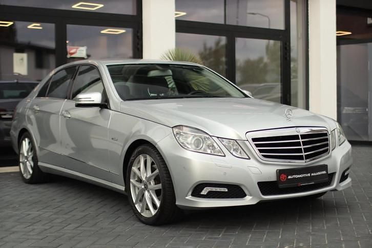 Grijs Gebruikt 2009 Mercedes E250 Avantgarde Sedan | € 15.440 (Iets duurder) - Afbeelding 1/4
