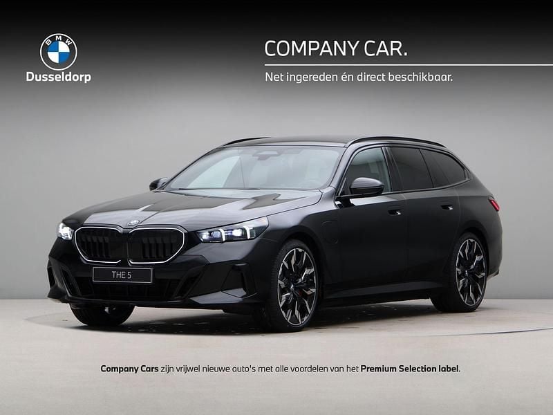 Zwart Occasion 2026 BMW 550e M Sport Stationwagen | € 118.036 - Afbeelding 1/4