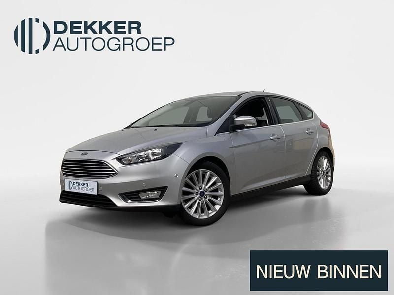 Grijs Gebruikt 2016 Ford Focus Titanium Hatchback | € 11.945 (Eerlijke prijs) - Afbeelding 1/4