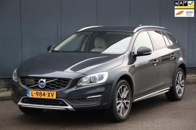 Grijs, metallic lak Gebruikt 2016 Volvo V60 CC Summum Stationwagen | € 14.750 (Iets duurder) - Afbeelding 1/4