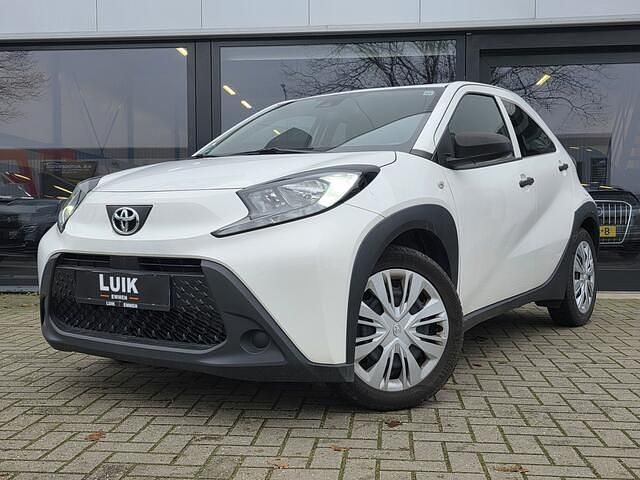Wit Occasion 2022 Toyota Aygo X SUV | € 12.880 (Super prijs) - Afbeelding 1/4