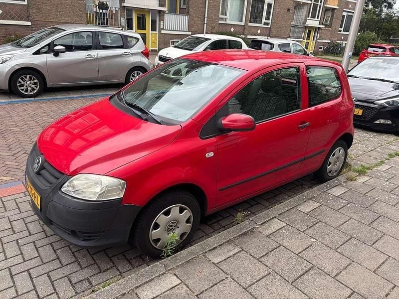 Rood Gebruikt 2007 VW Fox Trendline Hatchback | € 1.100 (Goede deal) - Afbeelding 1/4