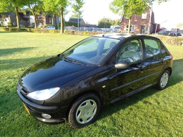 Occasion Peugeot 206 75 PK (55 kW) 2000 Zwart Hatchback