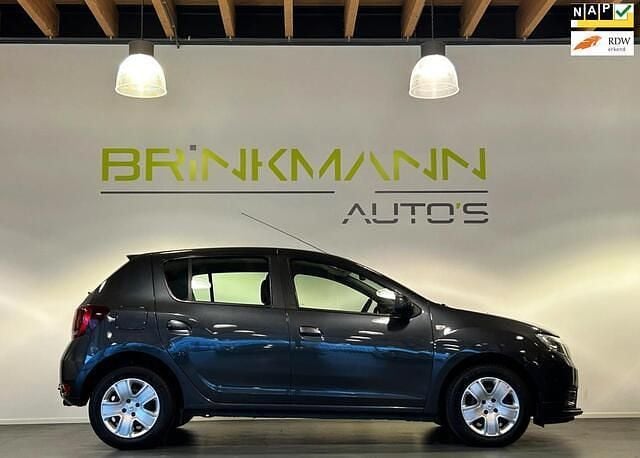 Grijs Gebruikt 2017 Dacia Sandero Lauréate Hatchback | € 4.999 (Super prijs) - Afbeelding 1/4