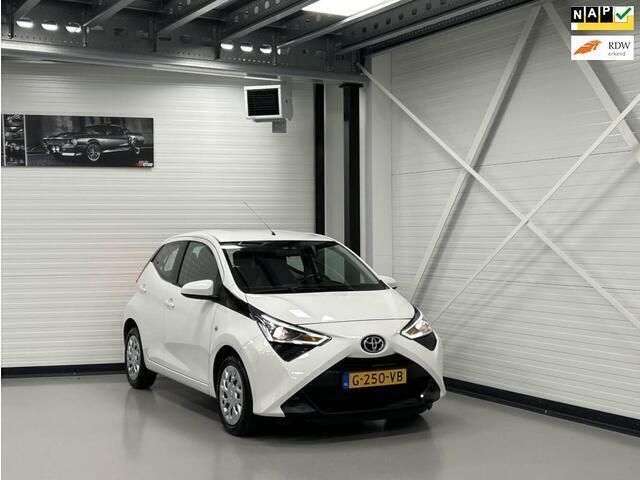 Wit Gebruikt 2019 Toyota Aygo X-play Hatchback | € 9.950 (Eerlijke prijs) - Afbeelding 1/4