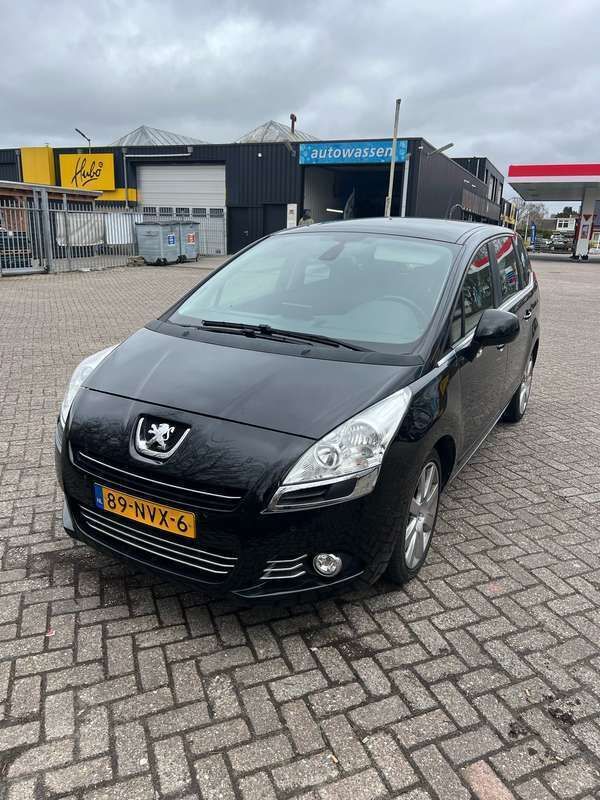 Zwart Gebruikt 2010 Peugeot 5008 Premium MPV | € 3.700 (Eerlijke prijs) - Afbeelding 1/4