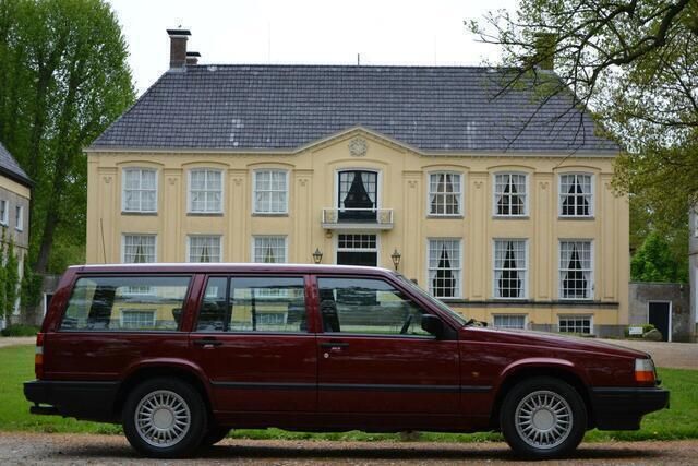 Rood, metallic lak Gebruikt 1995 Volvo 940 Stationwagen | € 23.950 - Afbeelding 1/4