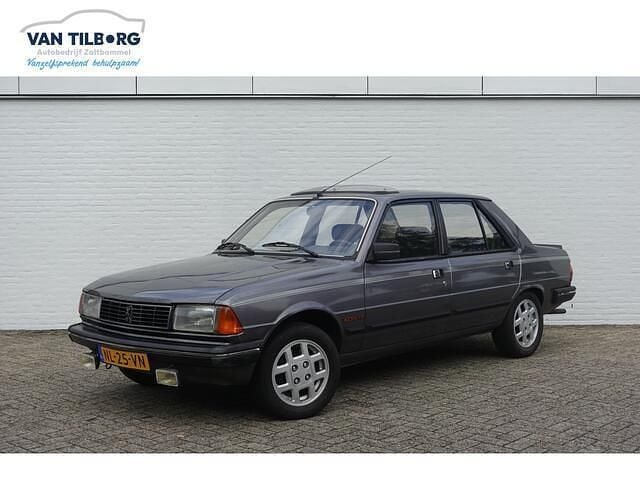 Grijs Gebruikt 1985 Peugeot 305 GTi Sedan | € 6.950 - Afbeelding 1/4