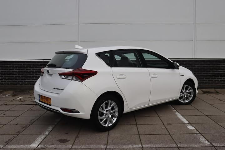 Occasion Toyota Auris Hybrid 136 PK (100 kW) 2016 Wit Hatchback